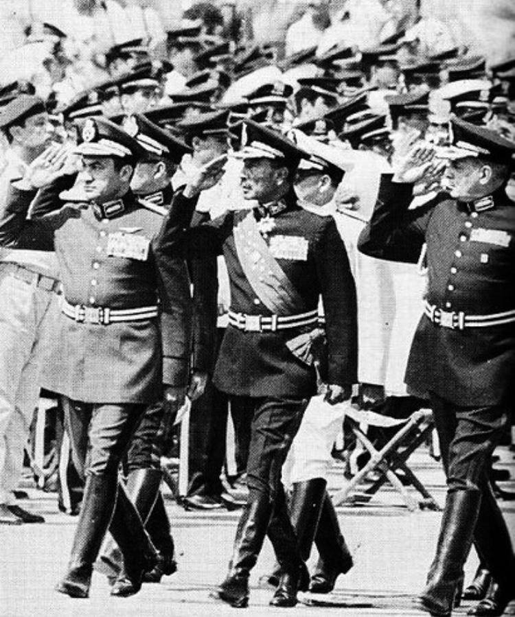 The Last Salute: Anwar Sadat with Hosni Mubarak and Abu Ghazala, October 6 (1981) [750×900]
