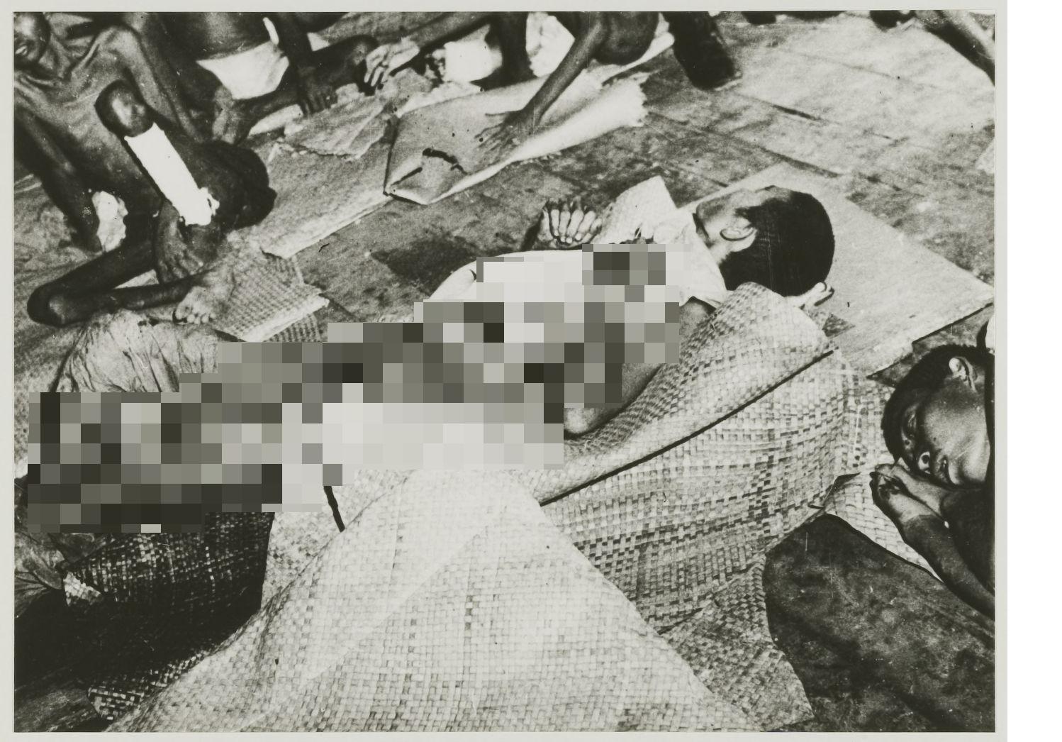 Indonesian forced labourers (romushas) at the Imperial Japanese Army’s Seletar work camp, Singapore, c. 1945 [1498×1046]