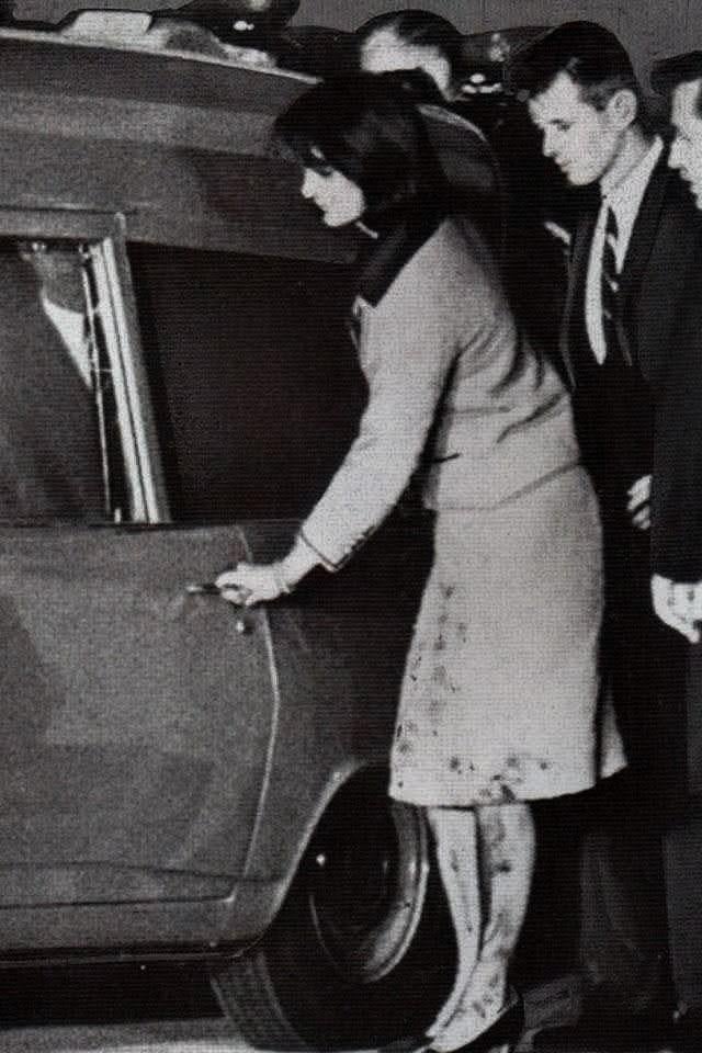 “Let them see what they’ve done to Jack” – Jacqueline Kennedy (11/22/1963) 640×960