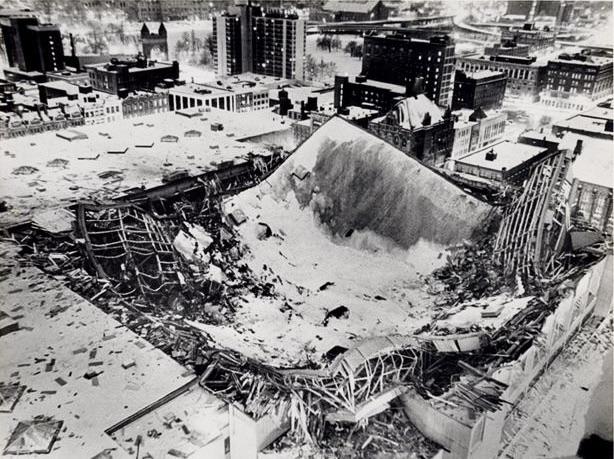 The collapsed roof of the Hartford Civic Center, six hours after nearly 4,700 fans attended a basketball game there. Hartford, Connecticut, January 18, 1978 [614×459]