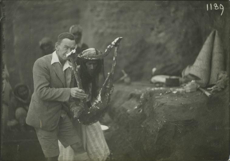 Leonard Woolley holding the hardened plaster mold of the Sumerian Queen’s Lyre, 1922.[757×532]