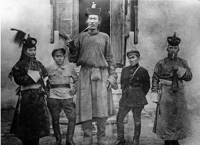 Öndör Gongor, a Mongolian man afflicted with gigantism who was reliably measured to stand 7 ft 9 in tall. The son of a herder, Gongor eventually came to work at the palace of Bogd Khan where he served at various points as an accountant, bodyguard and keeper for an elephant. 1922 [641 x 466]