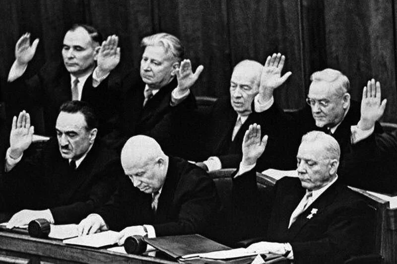 Nikita Khrushchev surrounded by people voting for his resignation, USSR, October 14, 1964. [800×532]