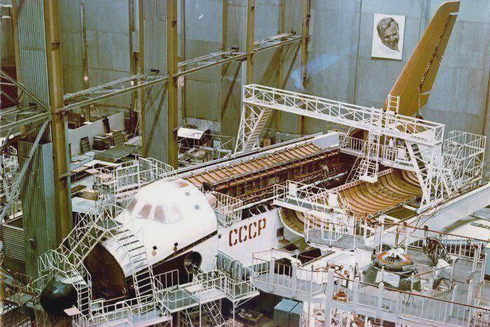Assembling the Buran spacecraft; while the American Space shuttle needed a pilot on board, the Buran was traveling with autopilot, cutting-edge for the time, USSR, 1980s. [700×468]