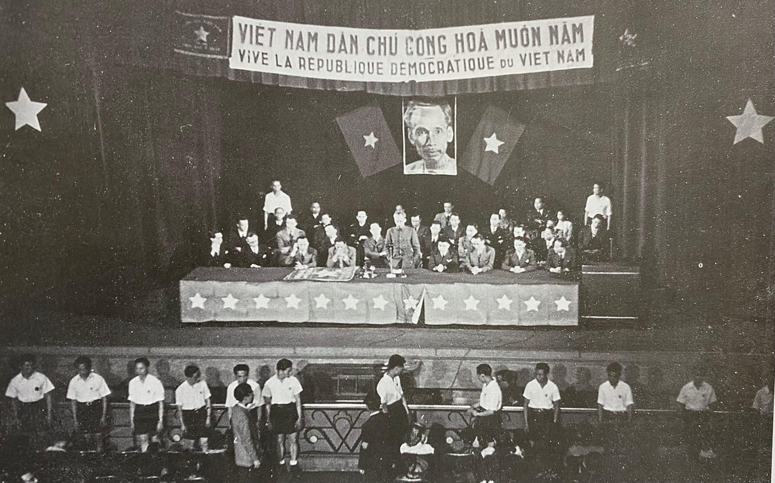 Ho Chi Minh at a meeting with the Vietnamese diaspora in France, May 1946 (3515×2190)