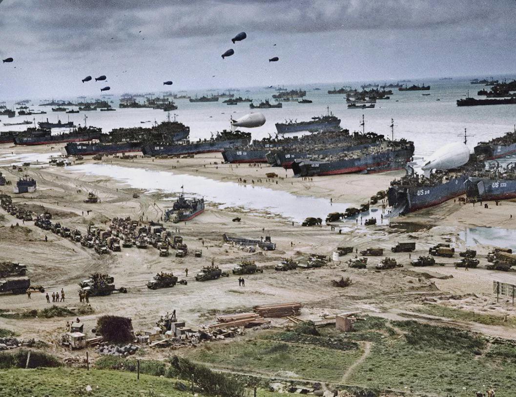 Allied troops after the D-Day landings, Normandy, 1944. [Colorized], [1057×813]