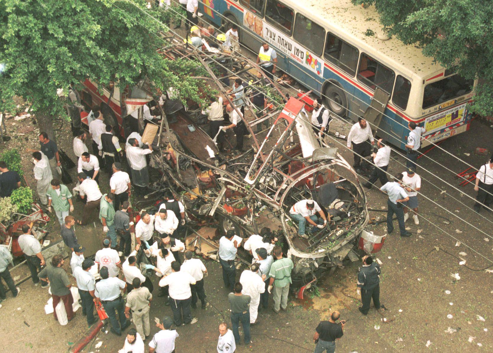 The Dizengoff Street bus bombing, a Hamas suicide attack on a passenger bus in Tel Aviv, 22 civilians were killed and 50 were injured, 1994. (1668×1196)