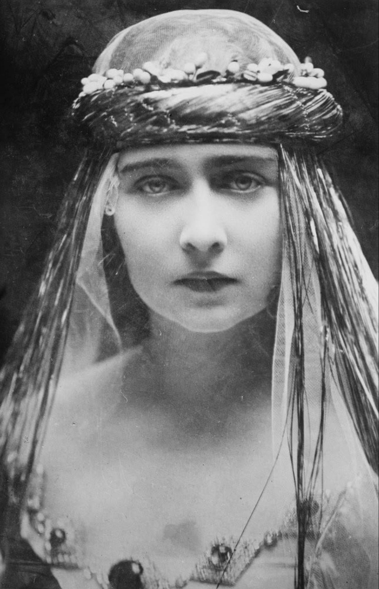 Princess Maria of Romania, future Queen of Yugoslavia, on her wedding day. 1922 [1319×2048]