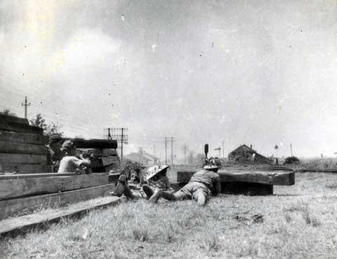 One of the rare views of Vietnamese forces during the fighting in Saigon, Oct 1945, [480×370]