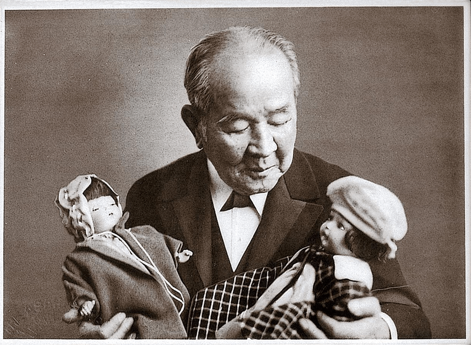 Viscount Eiichi Shibusawa is holding two of the friendship dolls which were sent to Japan to foster goodwill with the USA. Japan, 1927 [800×587]