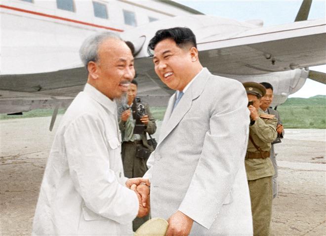 North Vietnamese President Ho Chi Minh visits North Korean President Kim Il Sung in 1957 [660 x 478]