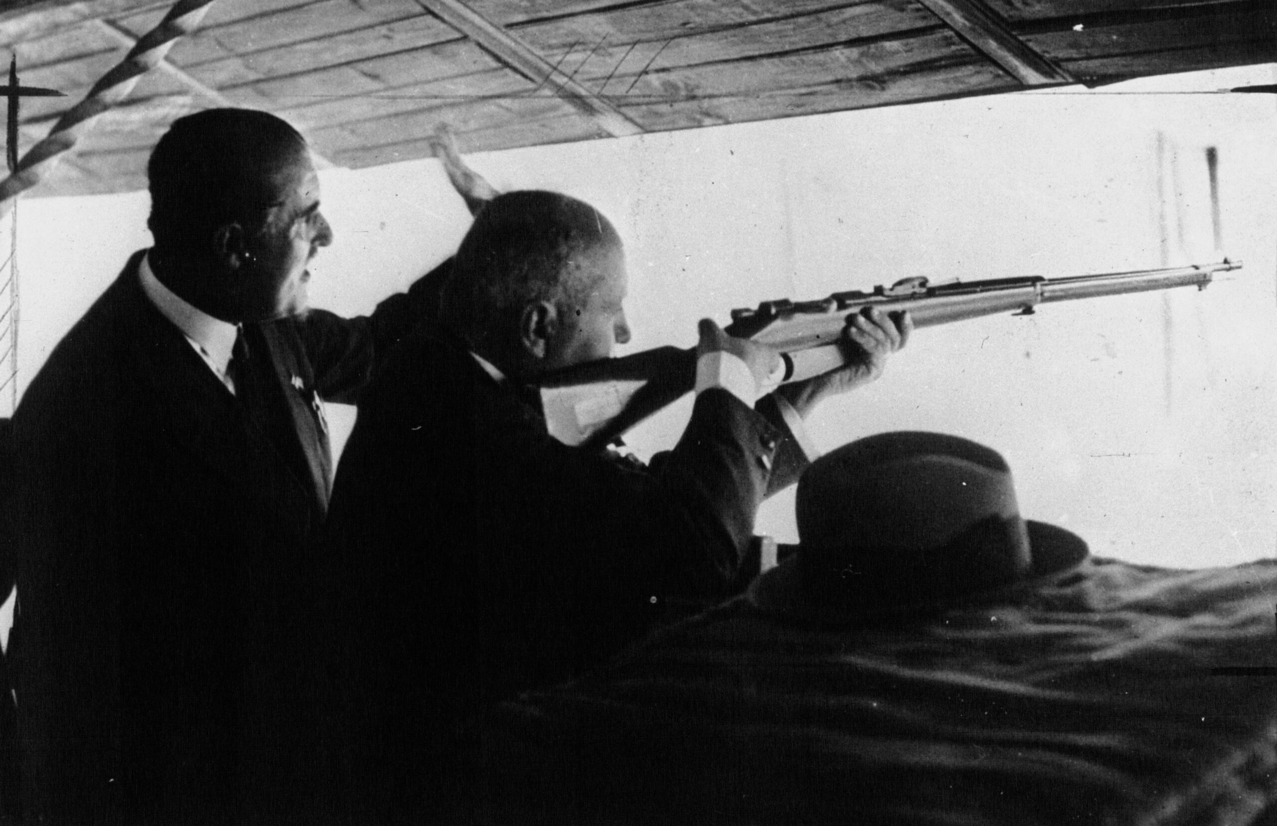 Italian dictator Benito Mussolini opens the national shooting competition of the Fascist Decennial Celebration, 1932. The ceremonies marked the 10 year anniversary of the famous ‘March on Rome’ in which Mussolini’s Blackshirts intimidated the government into making him Prime Minister (5932×3839)