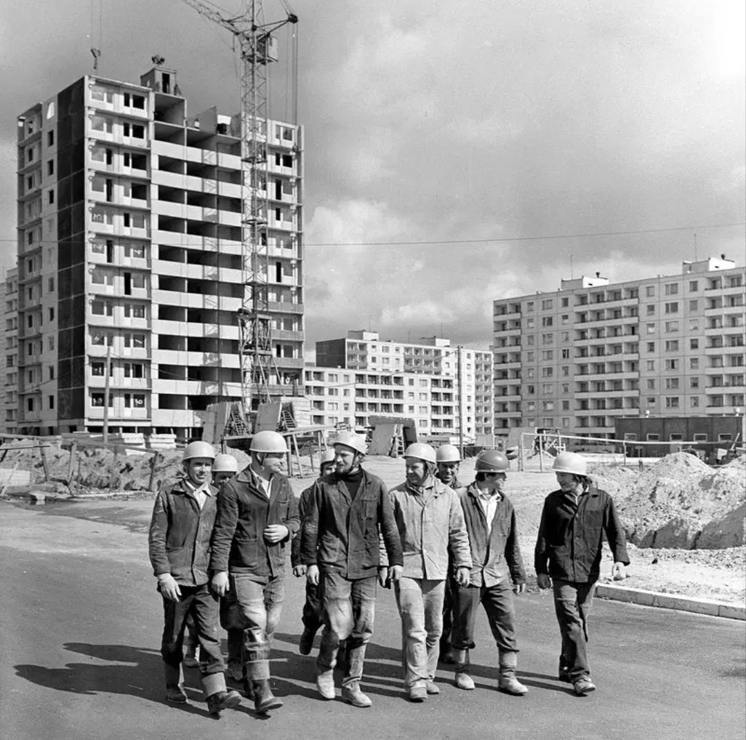 Typical Eastern Europe of the 1970s (Vilnius) [1080×1071]