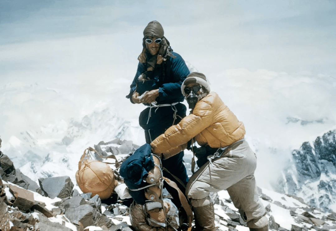 Edmund Hillary and Tenzing Norgay complete the first confirmed ascent of Mount Everest on 29 May 1953. [5067 x 3483]