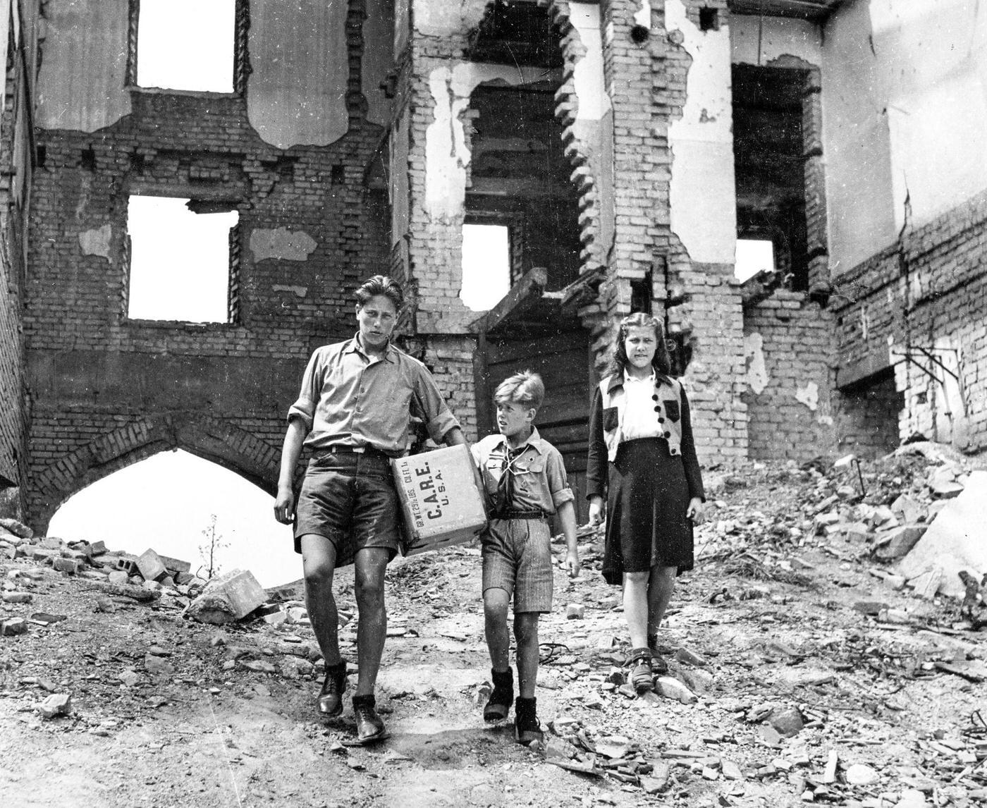 Family Takes a “CARE” Package Home, Berlin, Germany, 1946 [1400×1146]