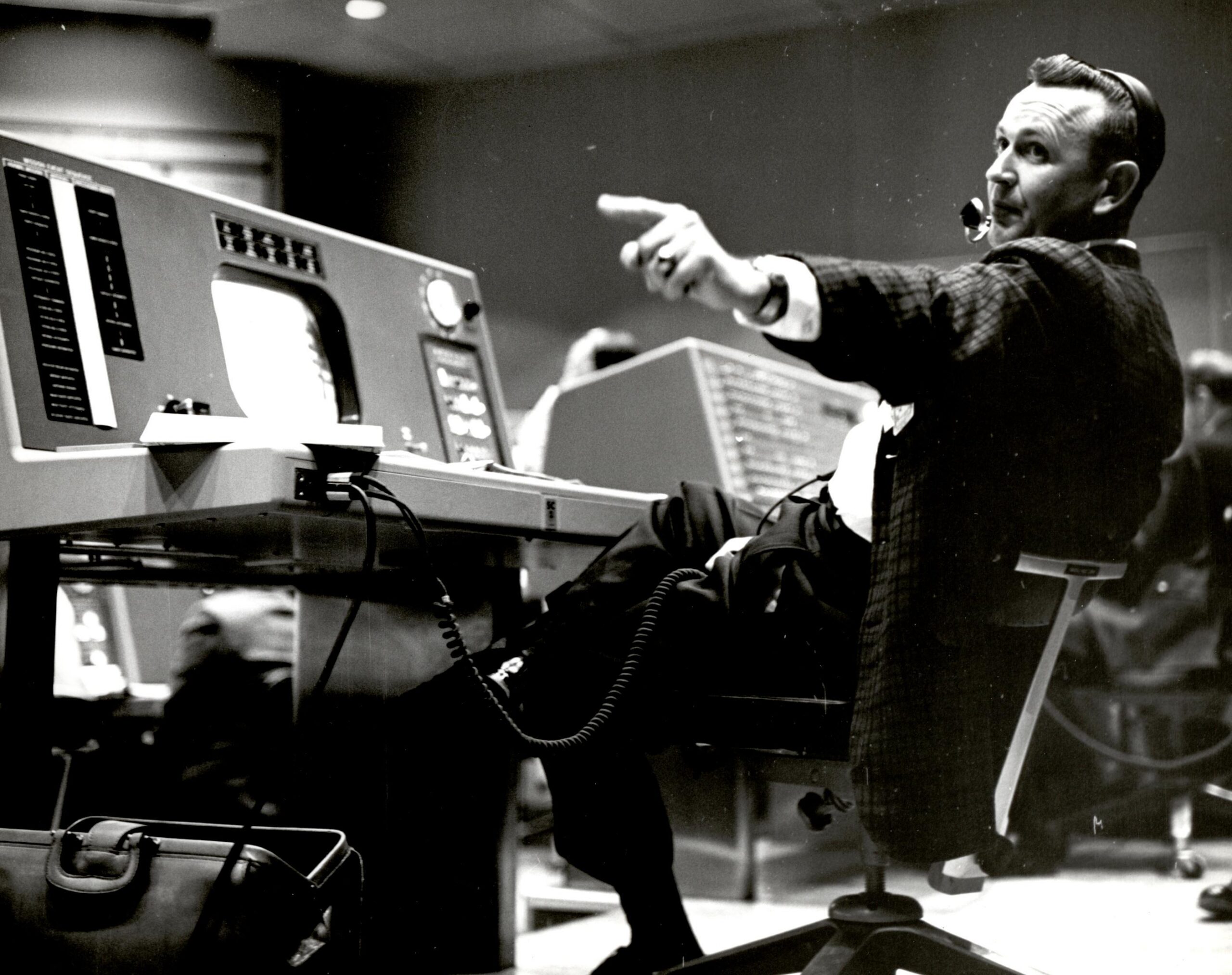 Christopher Kraft, flight director during Project Mercury (1962) [2800×2216]
