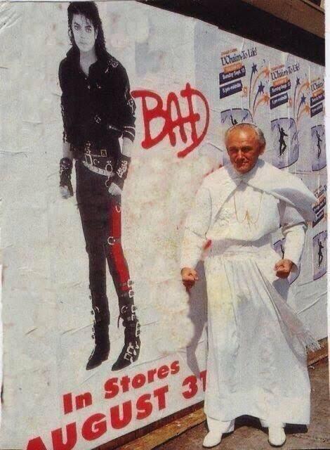 Pope John Paul II striking a pose, 1987 (470×640)