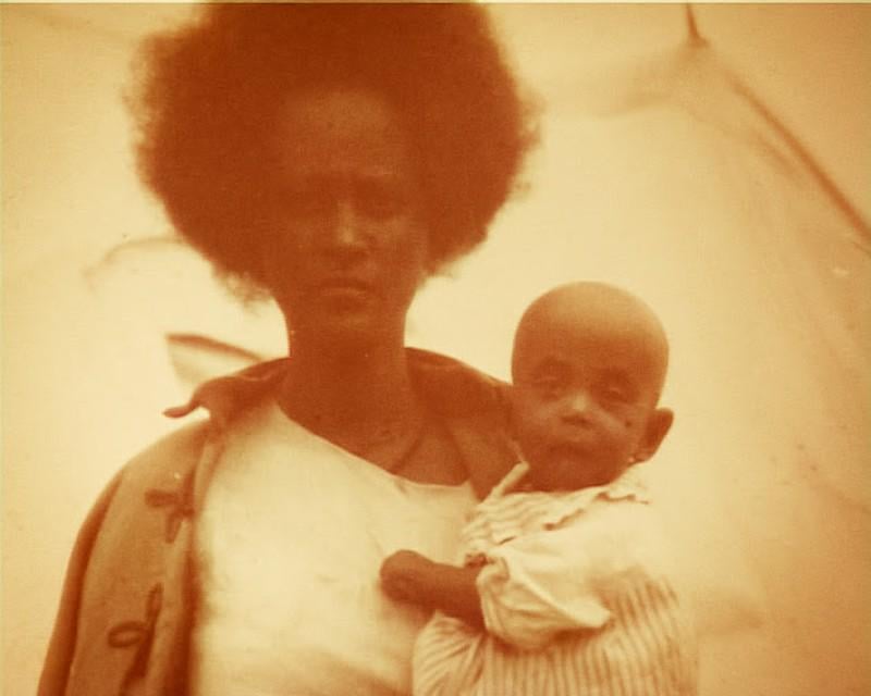 Woman interned with her child in the Italian-colonial Danane concentration camp. Prisoners had to survive on worm-infested galletta-crackers and vegetables under malaria-ridden conditions. The death rate was 49%. No perpetrator was held accountable. (Italian East Africa, 1937) [800 × 640]