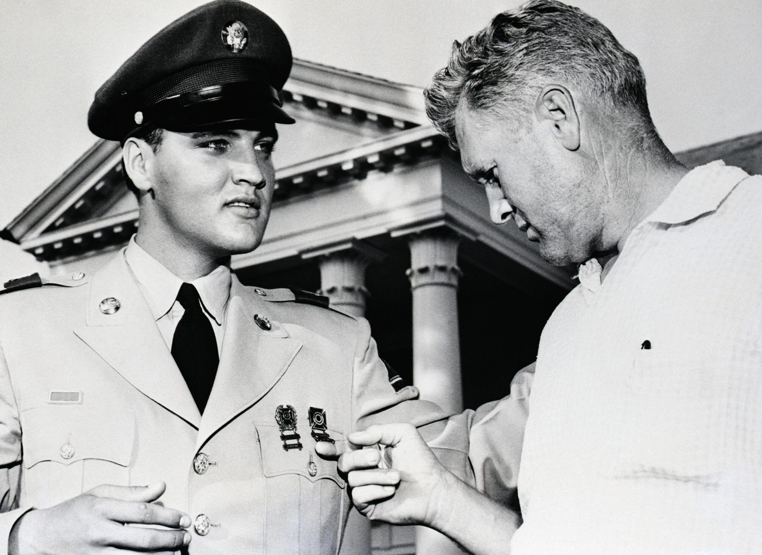 Elvis Presley’s father inspecting his service medals at his famous mansion Graceland. Presley rose to the rank of Sergeant during his service. (1960) [2988×2179]