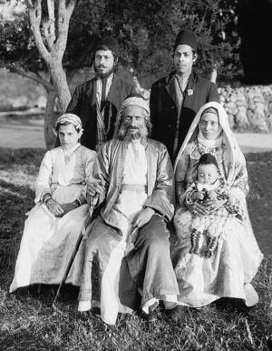 Yemenite Jewish family in 1910 (300×372)