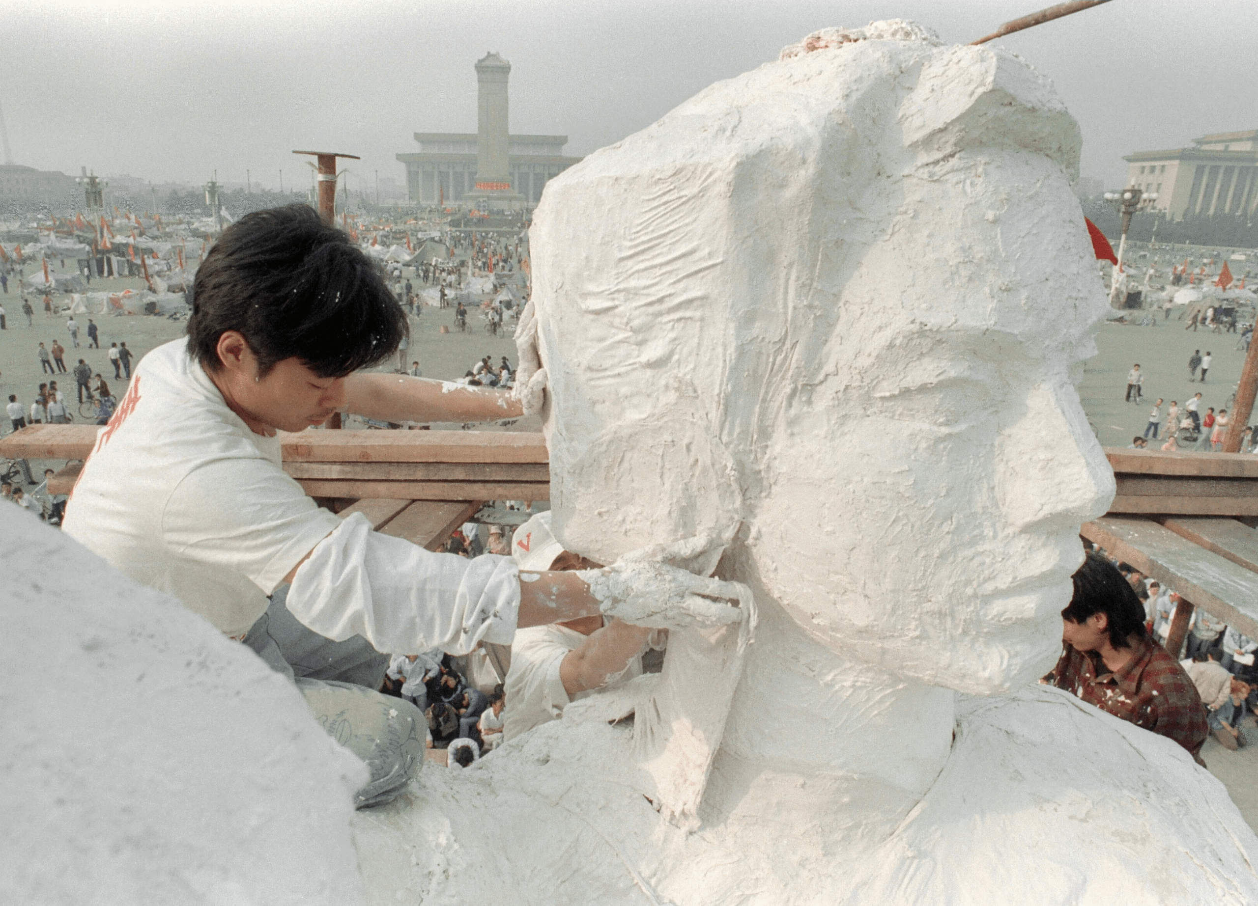 Chinese art students built this 10-metre-tall statue in just four days during the 1989 Tiananmen Square protests [3250 x 2342]