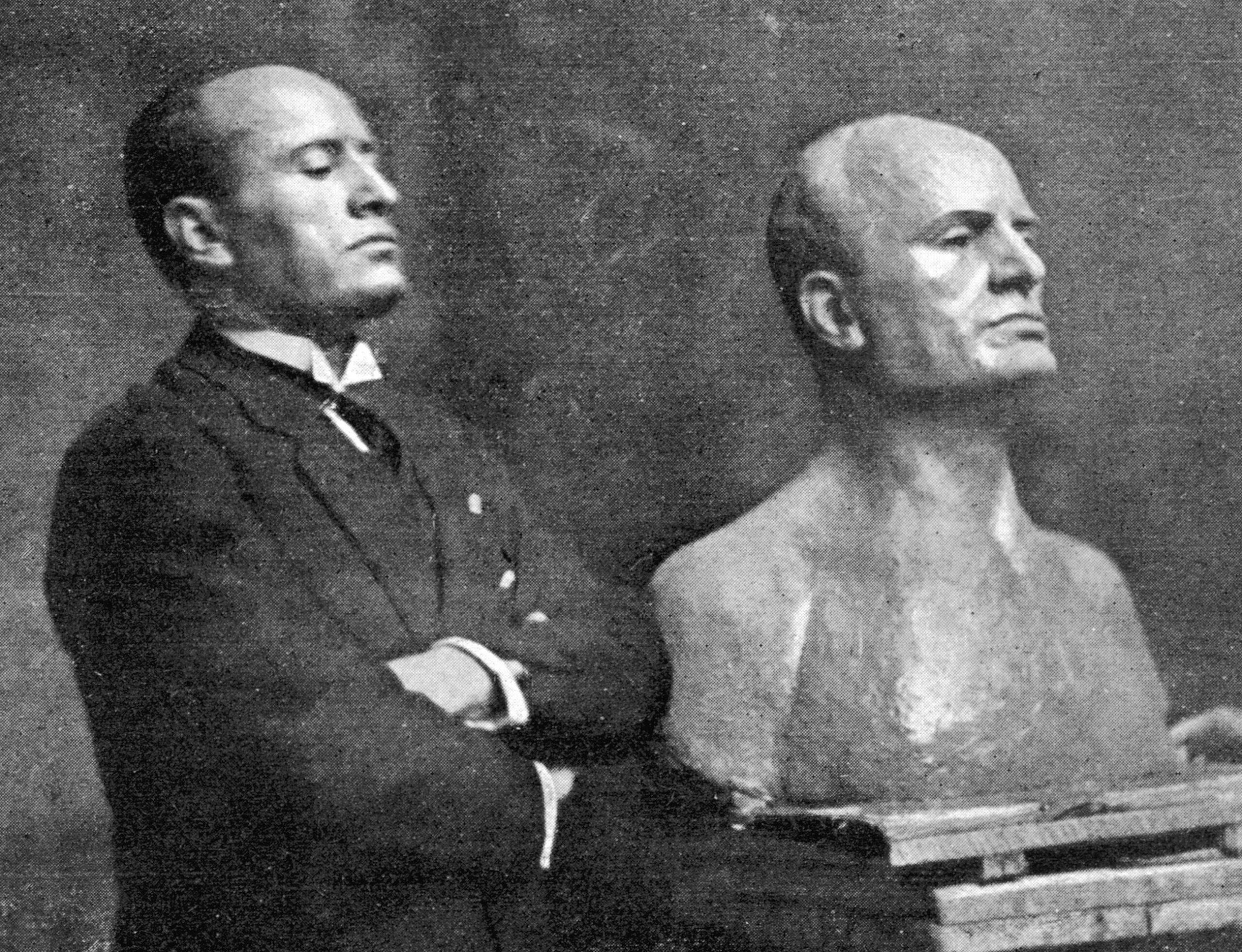 Benito Mussolini posing next to a bust of himself, 1926 (2600×1993)