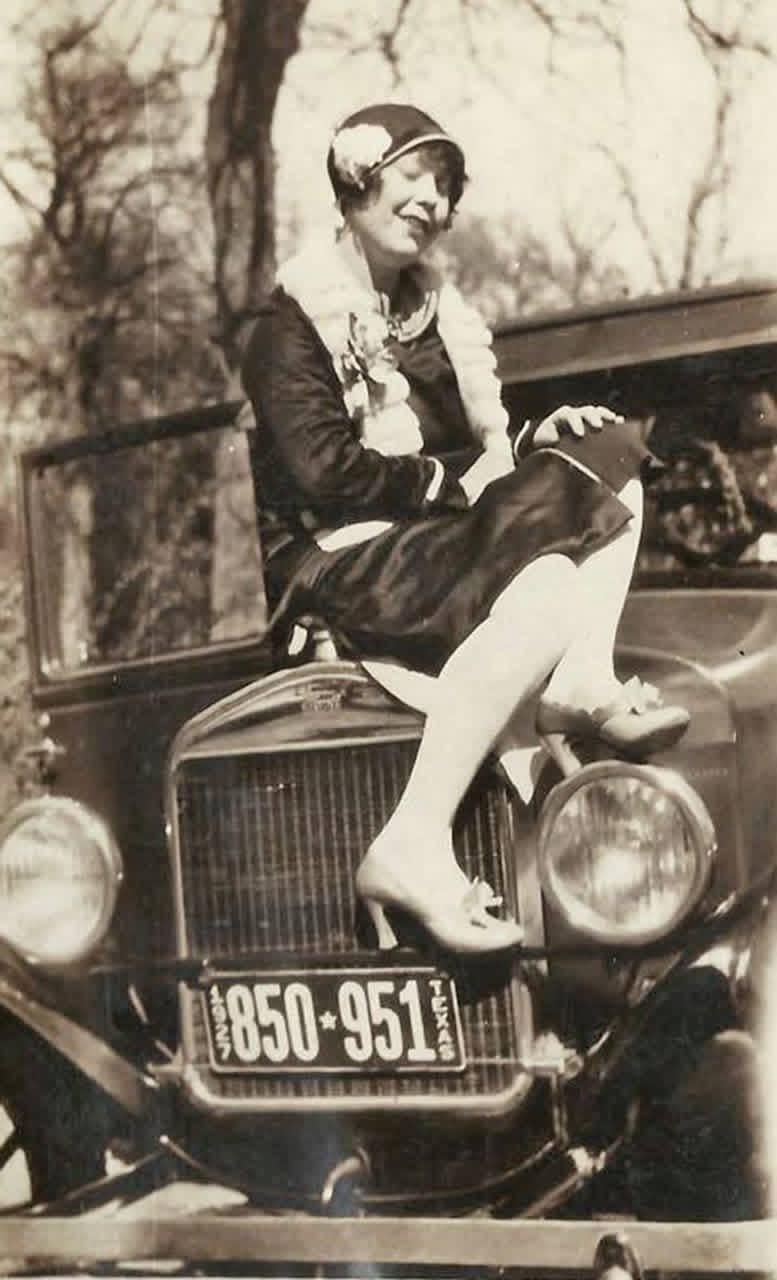 Texas Flapper Etta Lee Prince in 1927. Sadly, she passed away six years later of blood poisoning at age 33. [777×1280]
