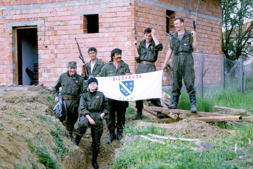 Members of the “Garda Panteri” (“Panther Guard”), a Bosnian Serb light infantry unit, pose with a captured Bosniak flag, Bosnia, c. 1992-1995. [960×641]