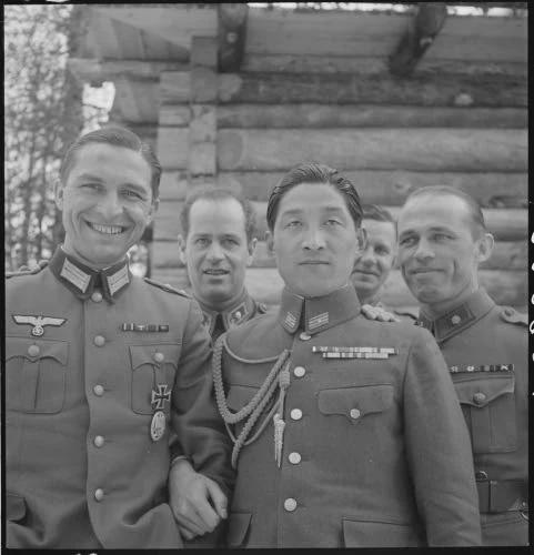 German, Italian, Japanese, Romanian, and Hungarian military attachés visit the Finnish Front, 5 April 1943 [481×500]