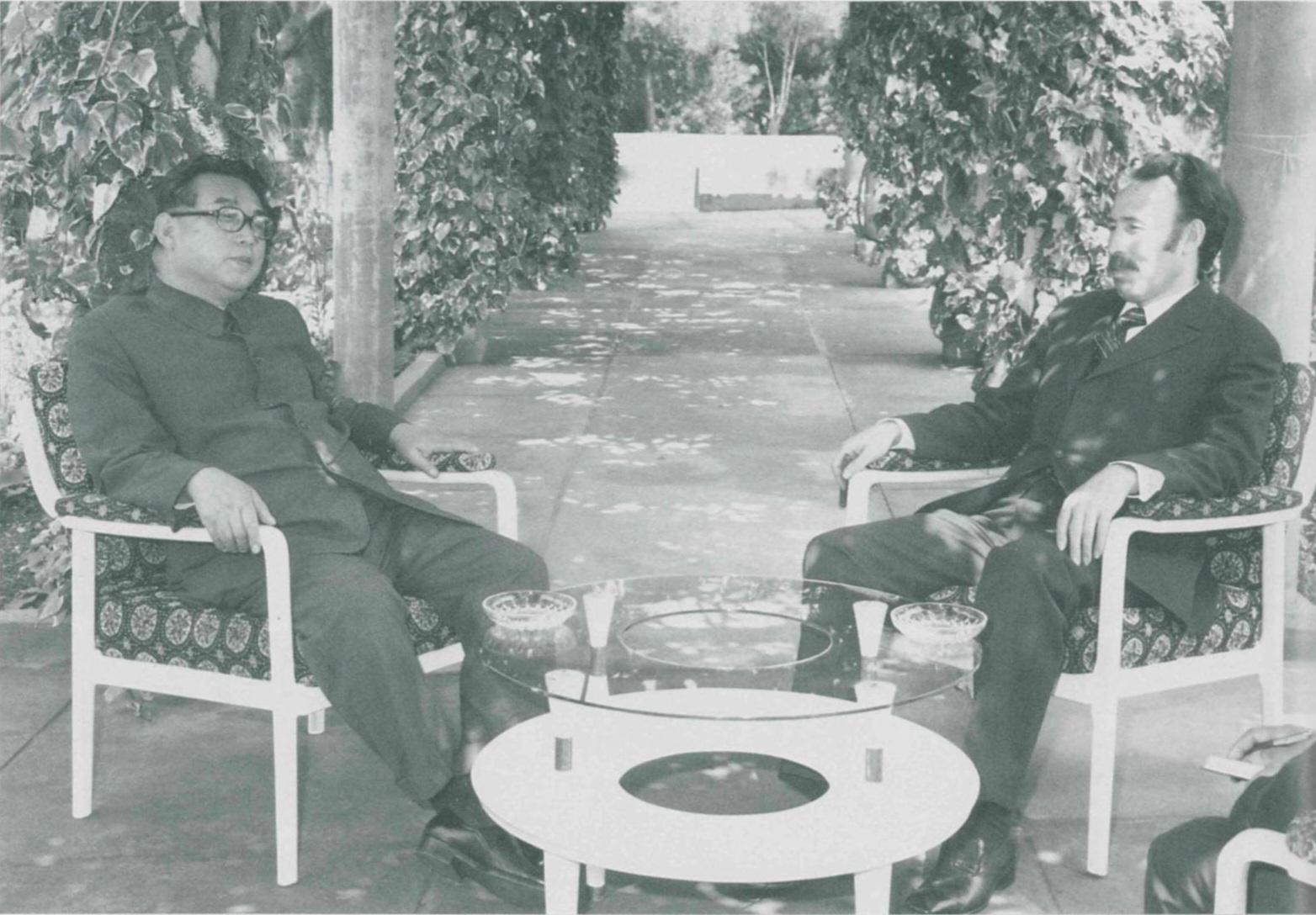 Supreme leader of North Korea Kim il sung sits with algerian president Houari boumediene, during his state visit to algeria in May 1975 (1564×1088)