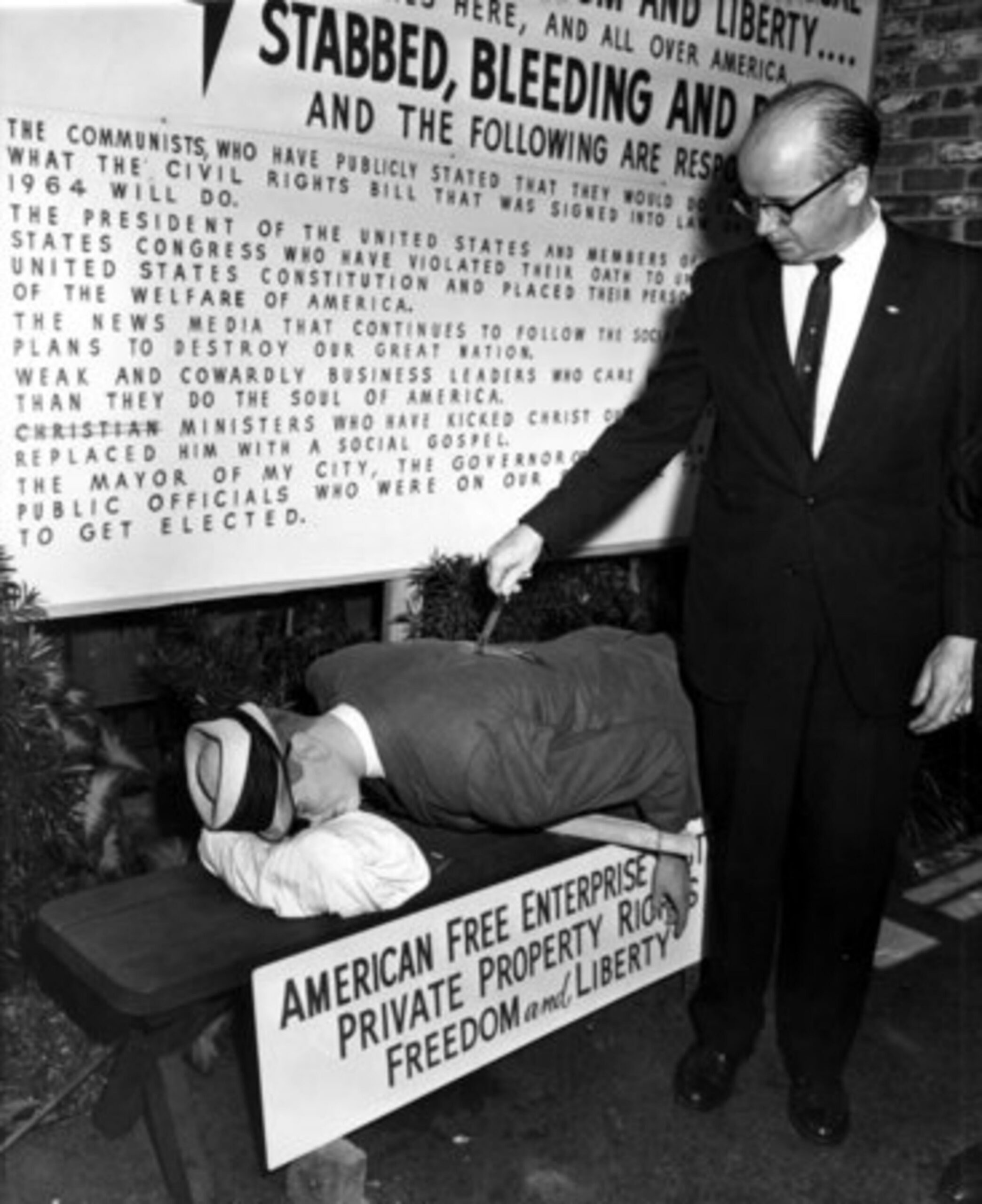 Georgia Governor Lester Maddox stabbing a mannequin in protest of having to serve black customers at his restaurant, August 12th 1964[3840×4708]