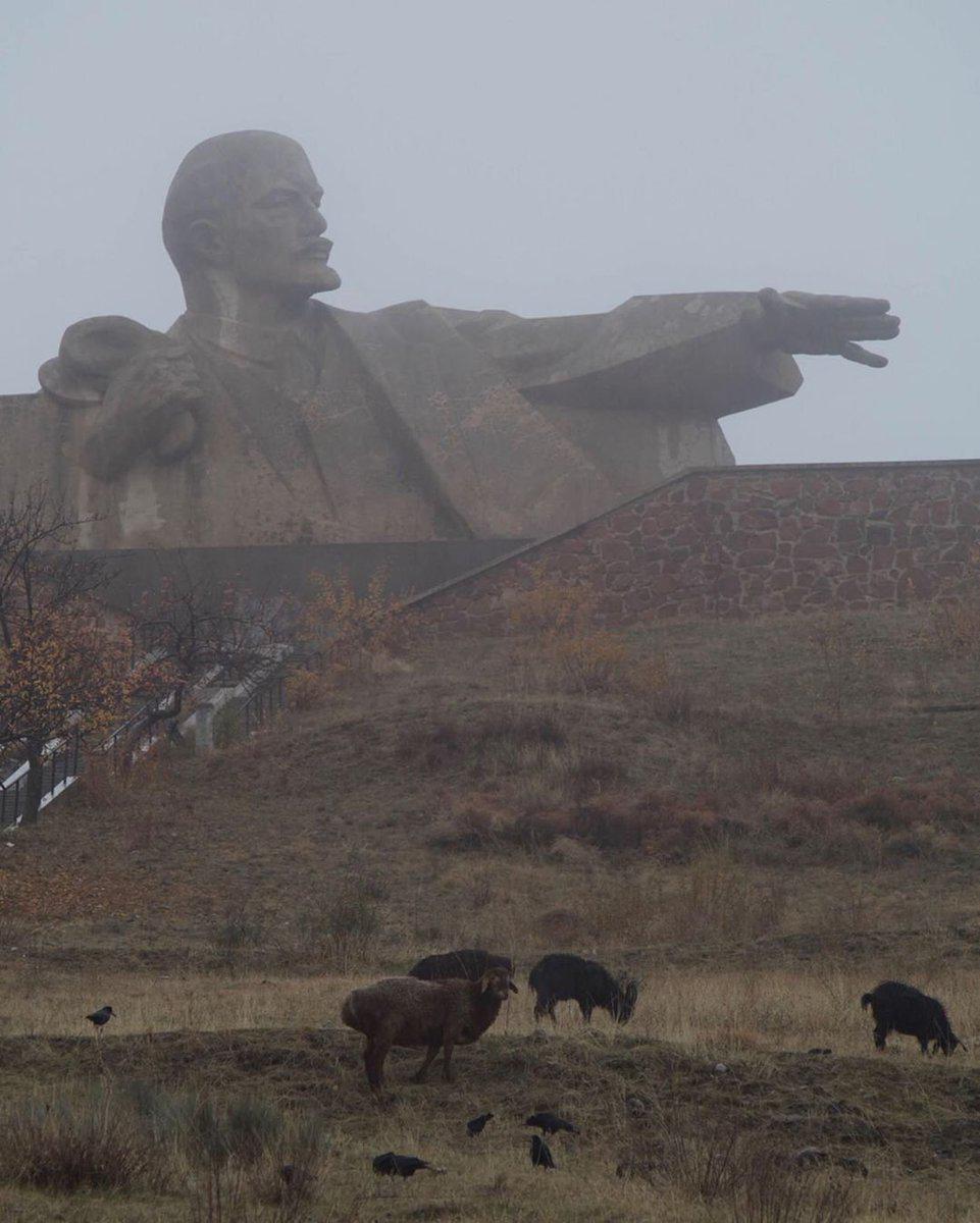 Lenin monument in modern day Tajikistan, 1990 (961×1200)