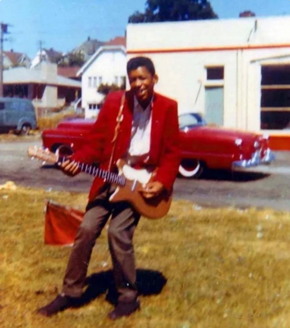 Jimi Hendrix, aged 15, with his first electric guitar, 1957. [935×1056]