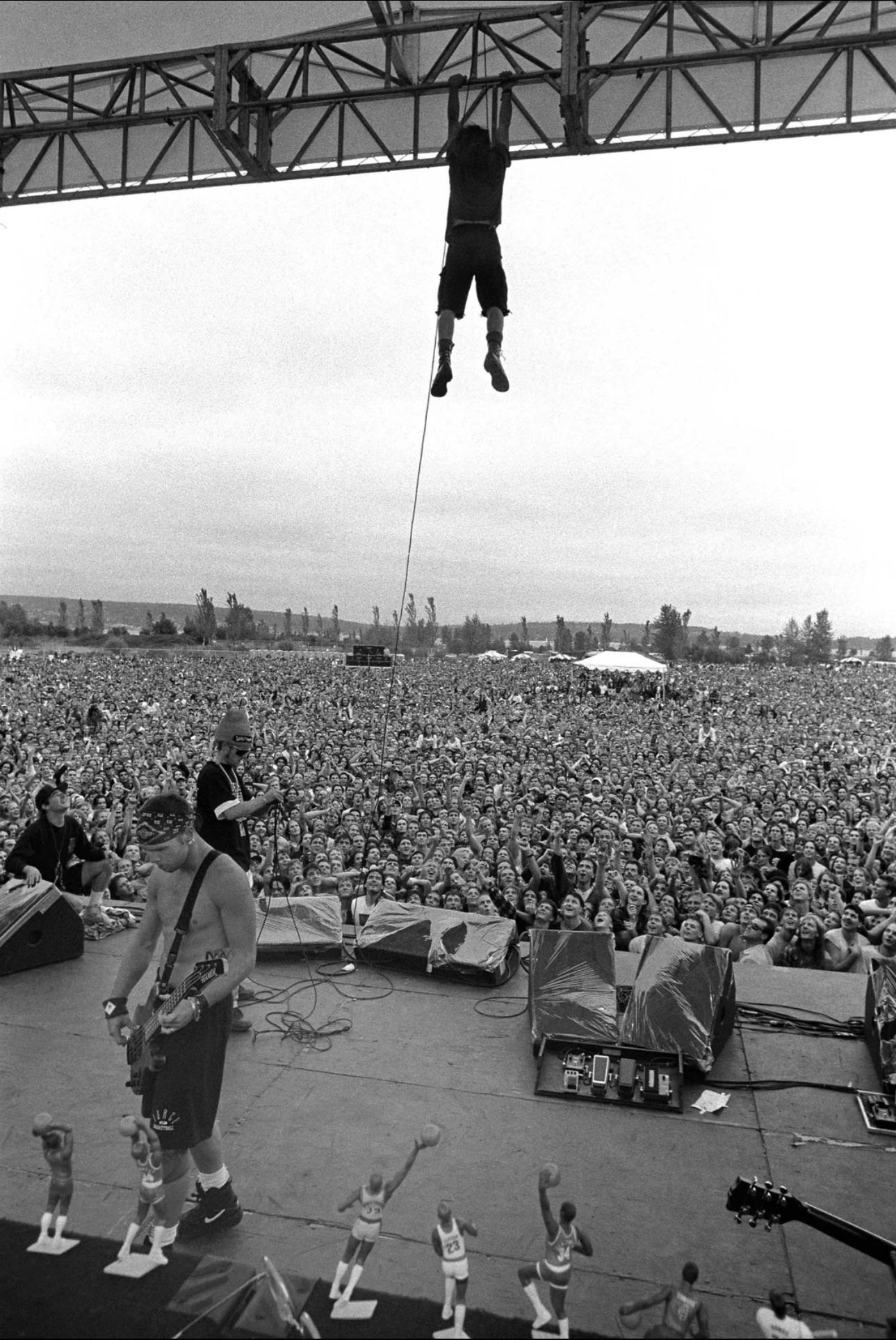 Eddie Vedder, singer for Pearl Jam, climbs the venue scaffolding during the Pinkpop Festival in Landgraaf, June 8th 1992 [1290×2796]