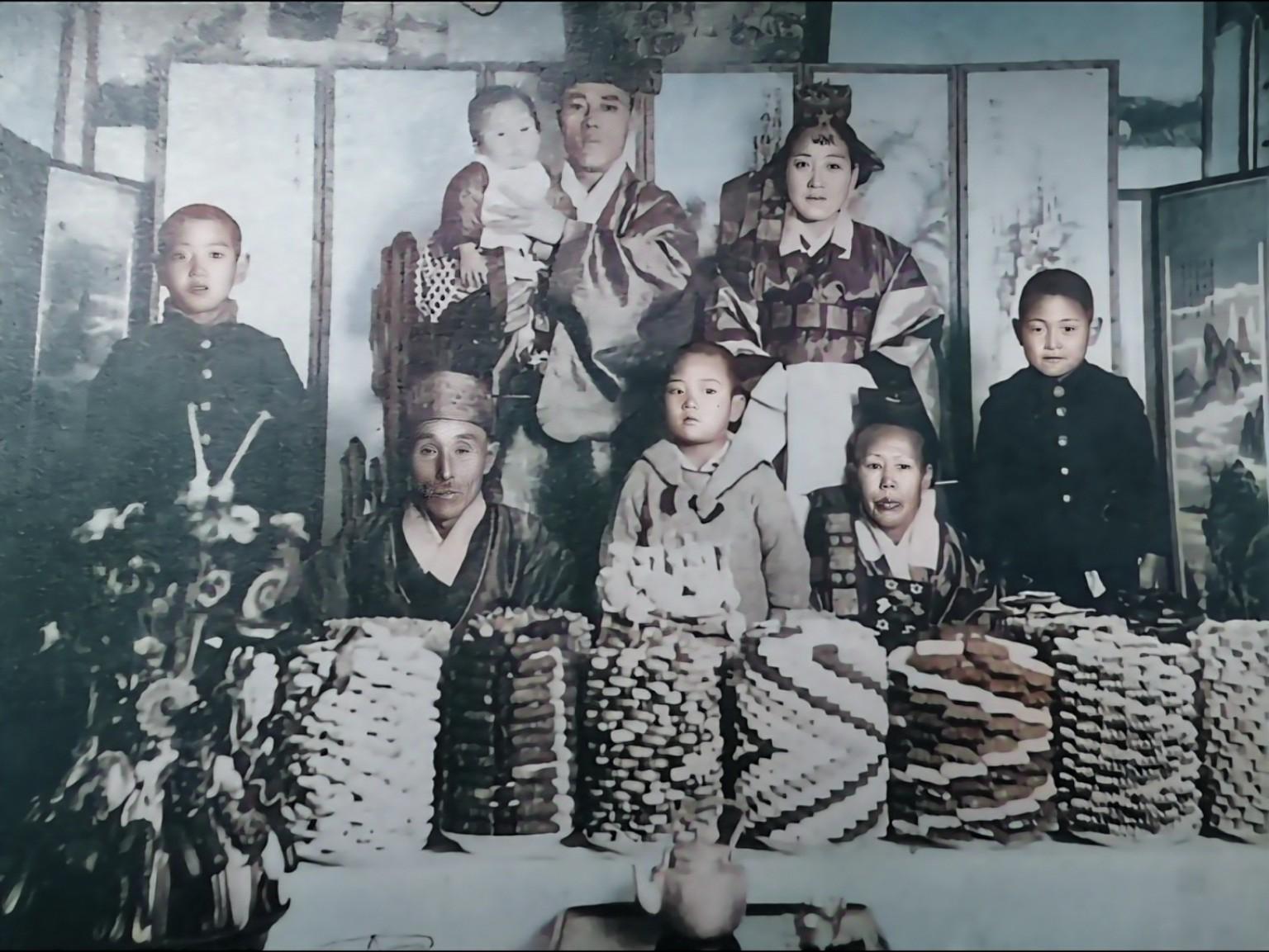 My family’s photo archive documenting Korea from the 1910s to the 1950s [1080×1920]