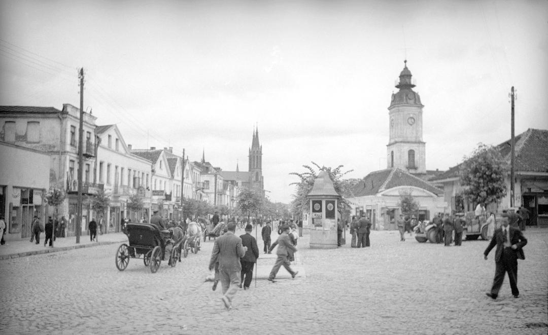Kościuszki Market Square in Białystok, Poland, 1936. [1080×661]