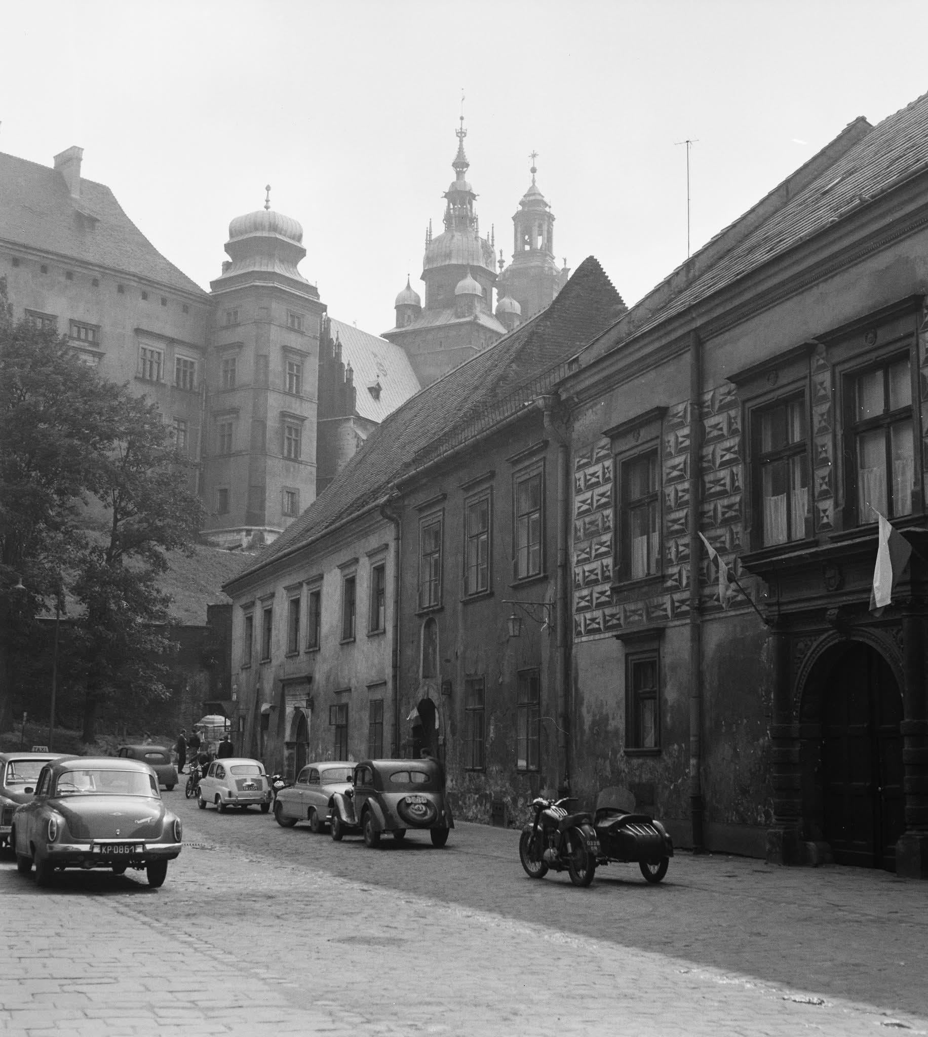 Kanonicza Street in Kraków, Poland, 1965. Photo by Rose Család. [1832×2048]