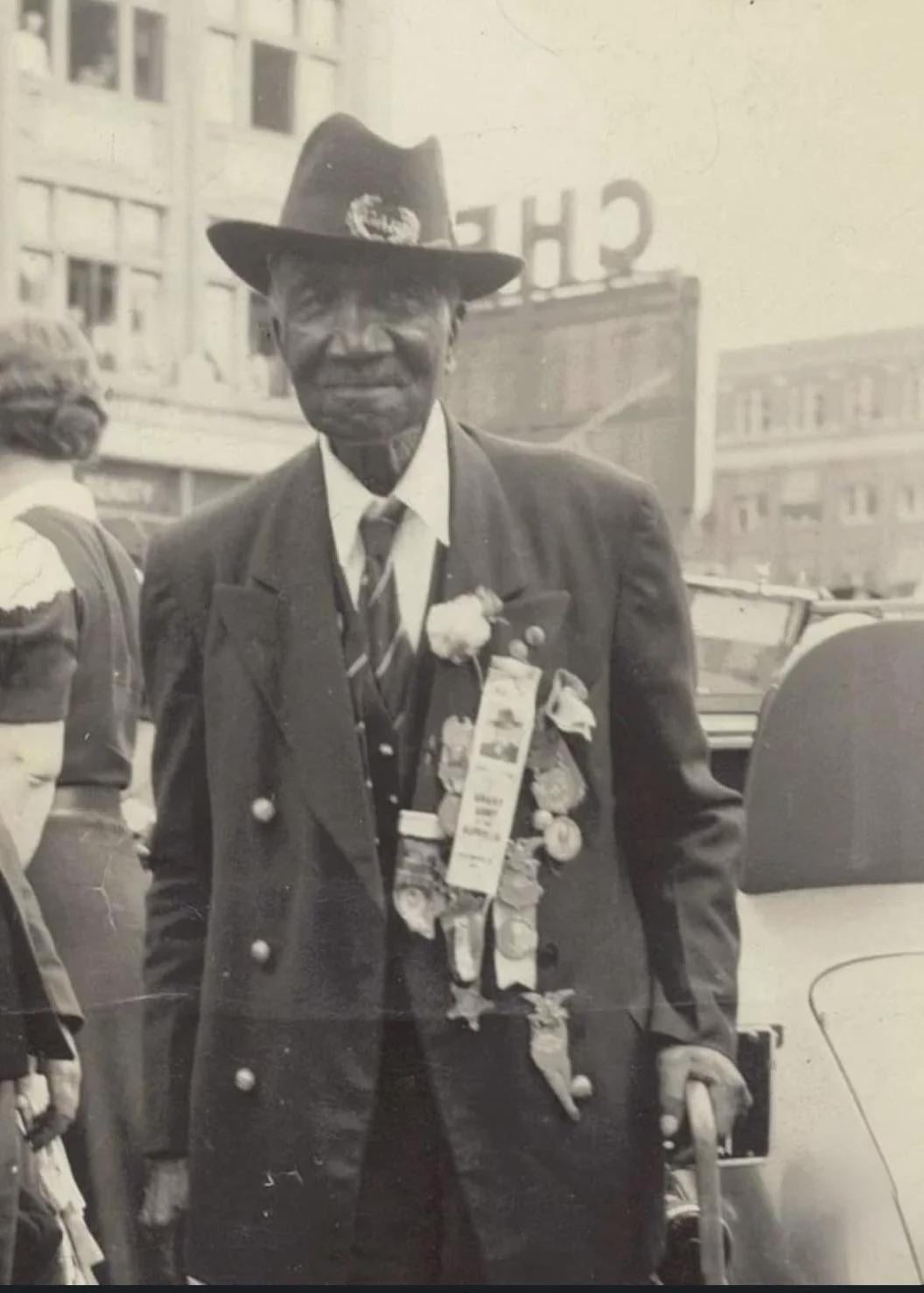 Photo of last know African American Union veteran soldier: Joseph “Uncle Joe” Clovese (1844-1951). Served as C”, 63rd Colored Infantry Regiment, Photo of him in Pontiac, Michigan, 1948. [1056×1478]