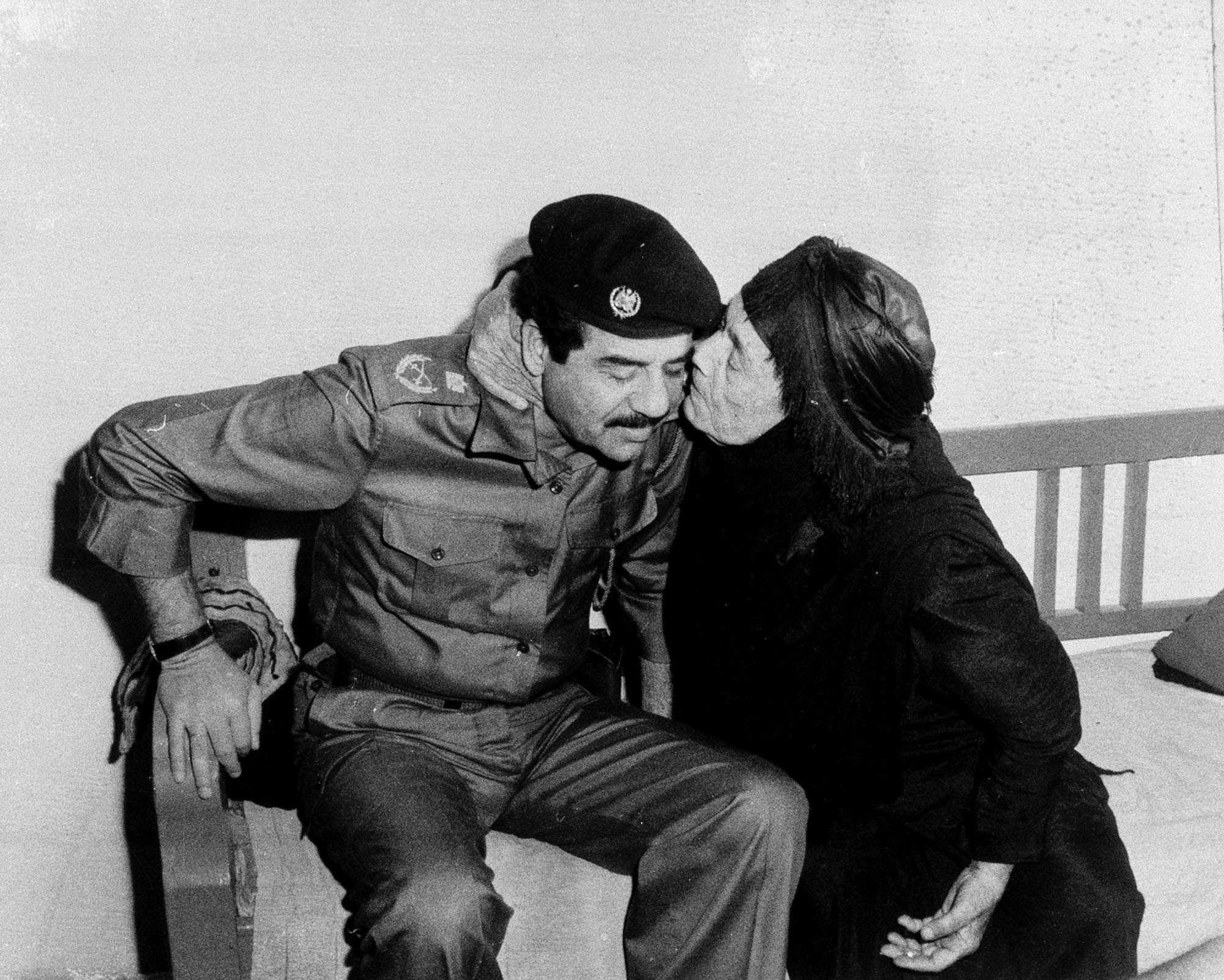 Iraqi dictator Saddam Hussein being kissed by the mother of a dead Iraqi soldier during the Iran-Iraq War, 1980. The war lasted 8 more years and would claim the lives of hundreds of thousands of Iraqis and Iranians (2000×1602)