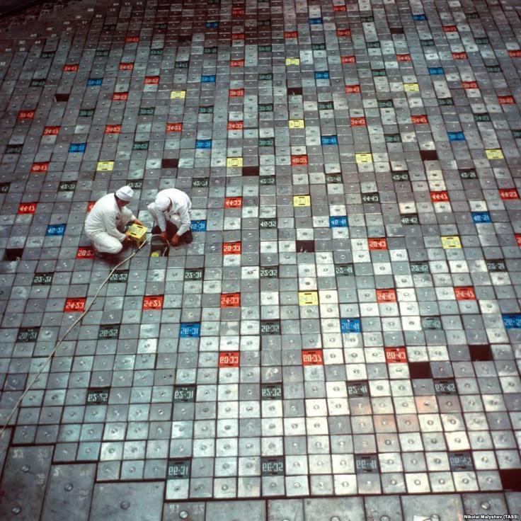 Technicians performing maintenance on top of the RBMK-1000 nuclear reactor lid at the Chernobyl Nuclear Power Plant (CNPP) (Unit 2), Ukrainian SSR, Soviet Union, c. 1980. Photo was taken by photographer Nikolai Malyshev for TASS. [736 x 736]