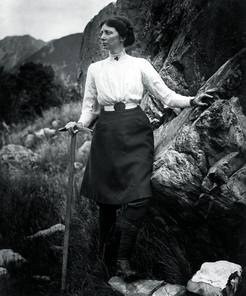 Freda Du Faur, first woman to climb the “Aoraki” in New Zeland, Photo circa 1906. [853×1024]