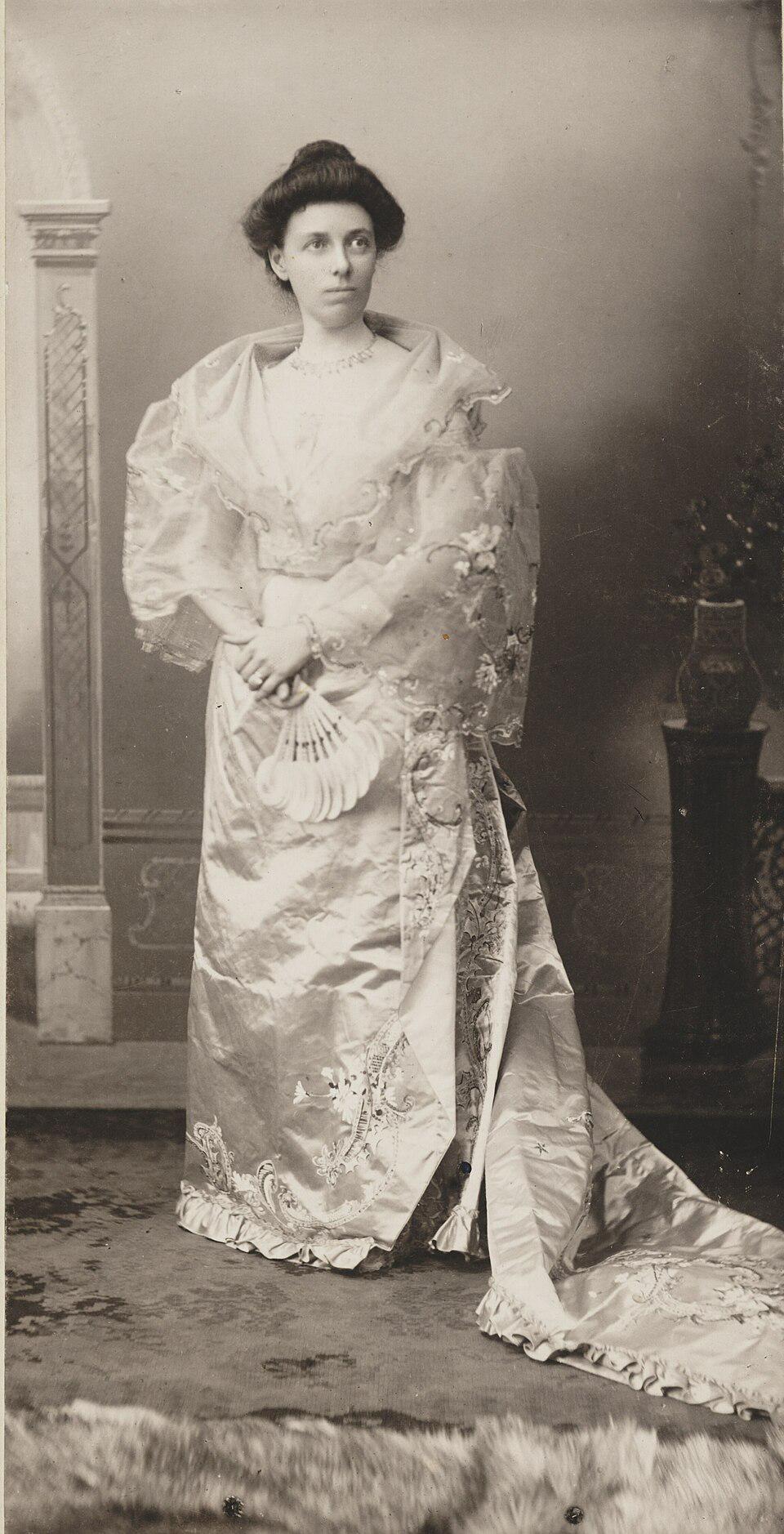 United States First Lady Helen Herron Taft wearing a Philippine gown in Manila. She is known as a prominent socialite in Manila as the wife of US Governor-General of the Philippines and US President William Howard Taft contributing to the US-Philippines relations, 1901 [960×1878]