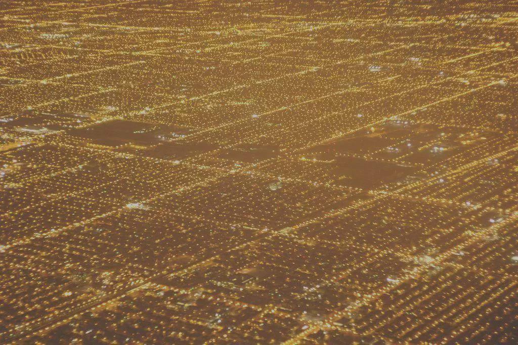 A bird’s eye view of Chicago at night, 1989. [1024×681]