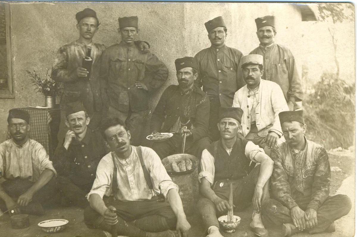 Staff of the Belgrade railway stokehold at Salonika front in workshop in Greece, 1916. [1200×798]