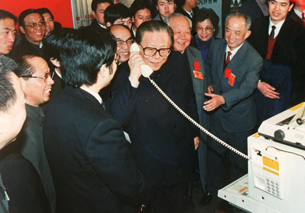 1984, Jiang Zemin as the Minister of the Ministry of Electronics Industry. Although regarded as a proWest China leader, Jiang firmly believed that China would face Western semiconductor blockade after 2020. He dedicated his entire political career to preparing this crisis. [1023×717]