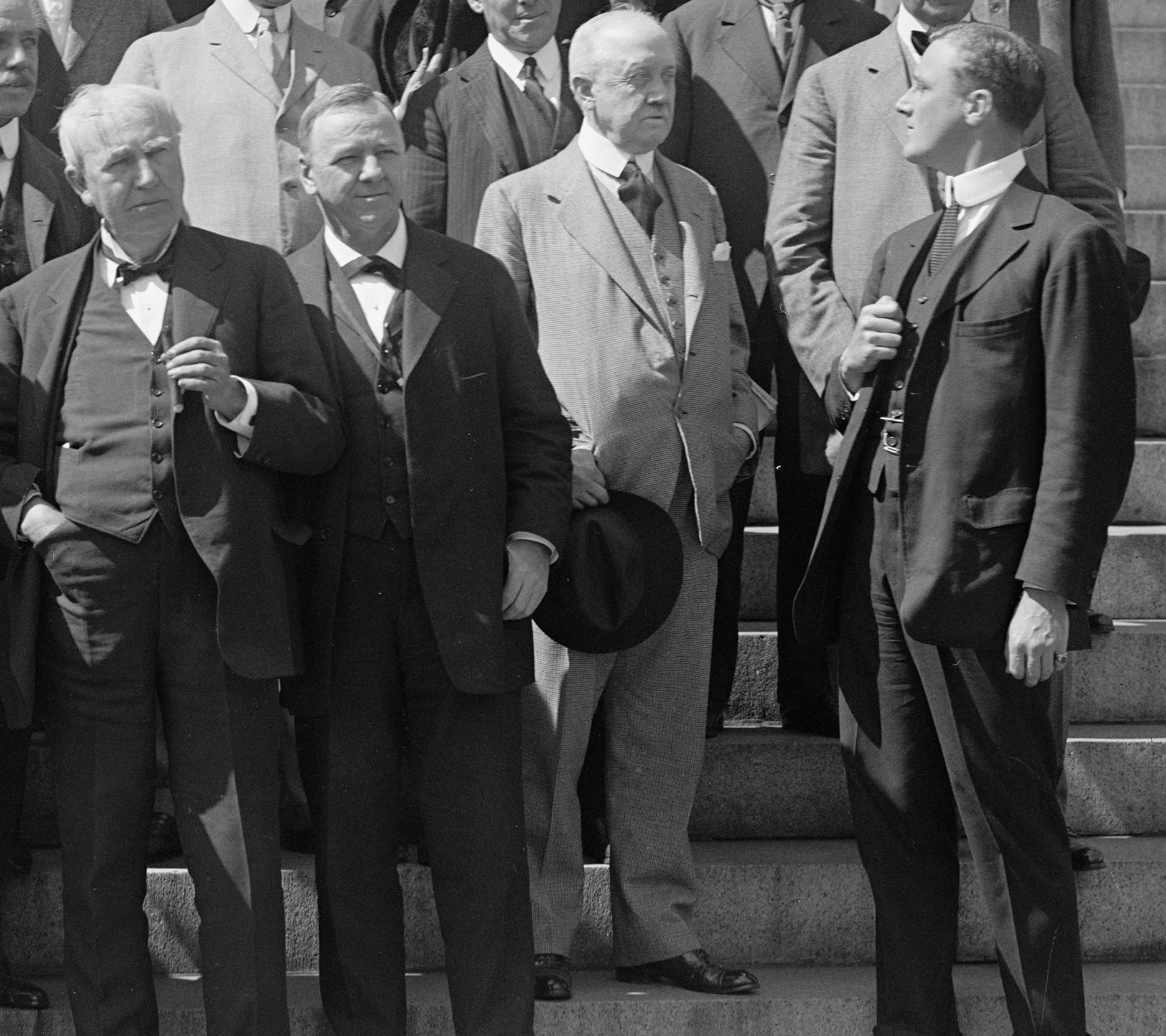 Inventor and businessman Thomas Edison (left) with future President Franklin Delano Roosevelt (right) 1916. The two men worked together during their time on the Naval Consulting Board. (1874×1664)