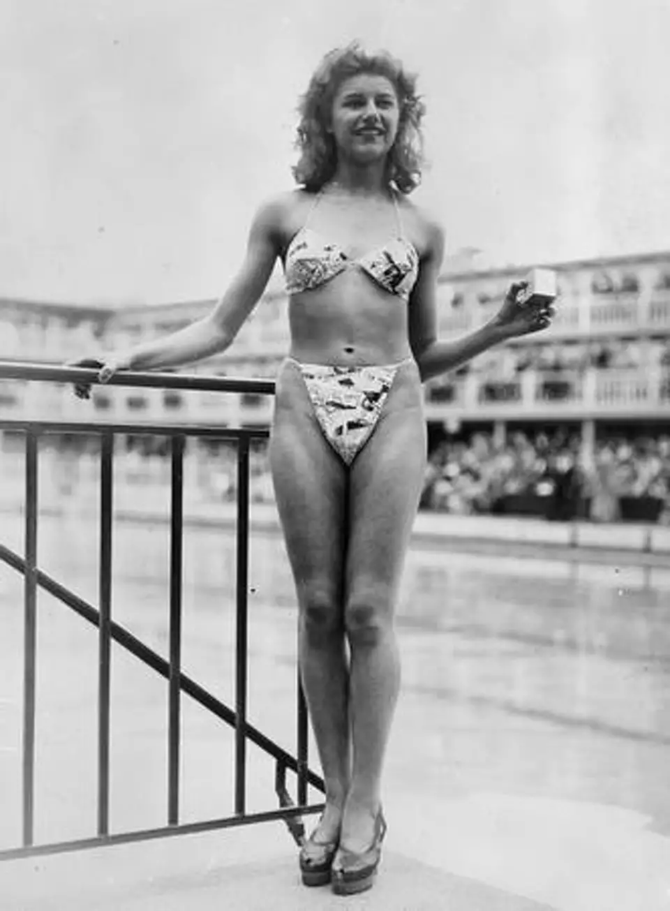 This picture shows French dancer Micheline Bernardini modeling the bikini in Paris on July 5, 1946. By doing that, she became the first person to model the bikini publicly.  [960×1305]