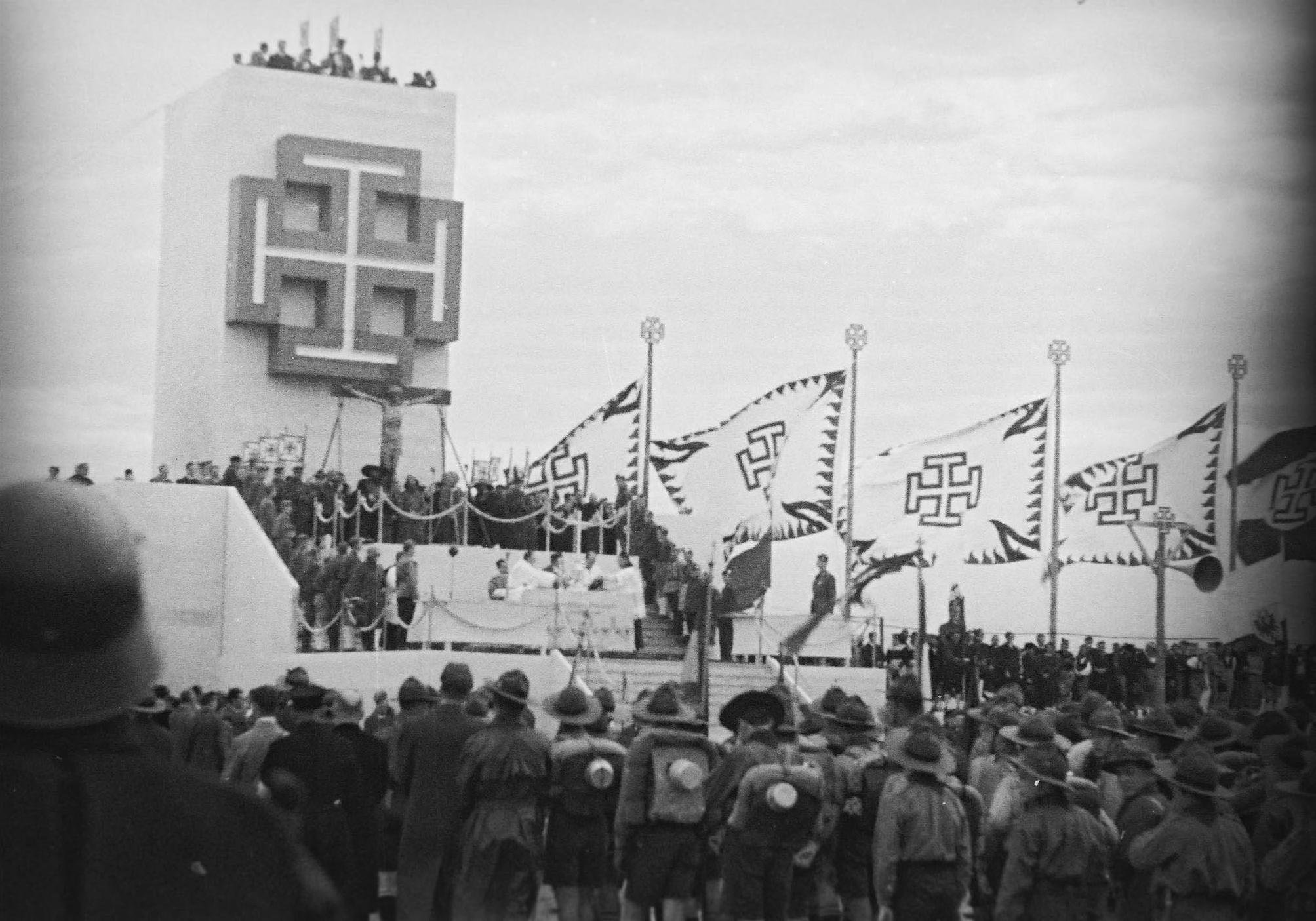 A 1936 demonstration in Vienna by the “Fatherland Front,” the authoritarian, right-wing, Catholic nationalist party that governed Austria prior to it’s 1938 takeover by Nazi Germany. The Front’s former leader Englebert Dollfuss had been assassinated in 1934 for publicly opposing Hitler. (2000×1057)