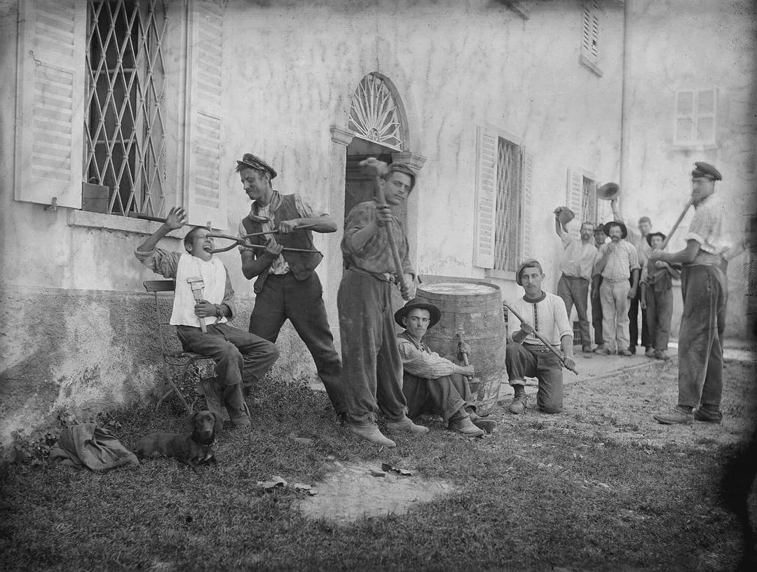 Between 1900 and 1930, a seed pedlar took more than 5000 photographs of daily life in an isolated valley to the south of the Alps. They were rediscovered long after his death and this is my favourite. (1080×816)