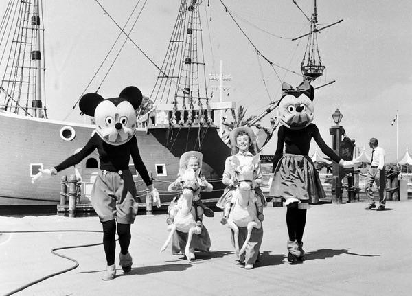 Mickey and Minnie Mouse on Disneyland’s opening day, July 17, 1955. [625×444]